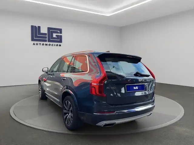 Volvo XC90 view 8