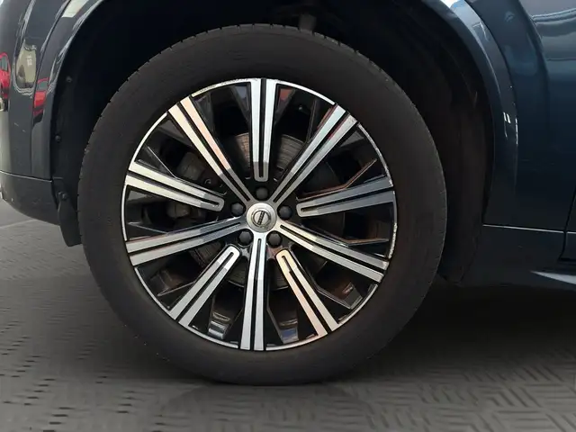 Volvo XC90 view 7