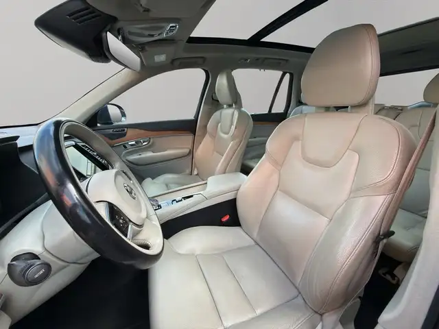 Volvo XC90 view 6