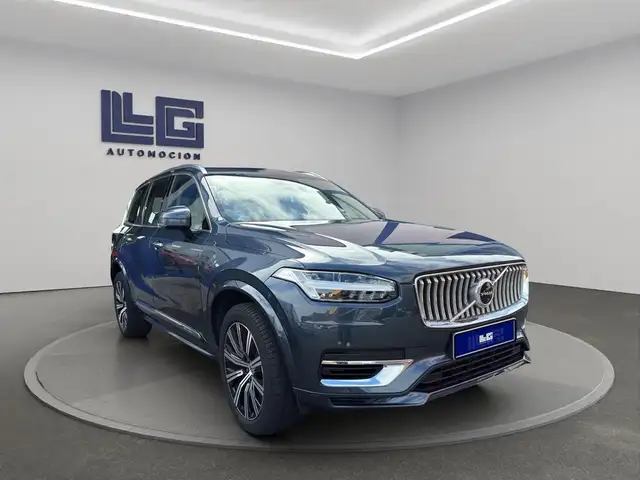 Volvo XC90 view 3