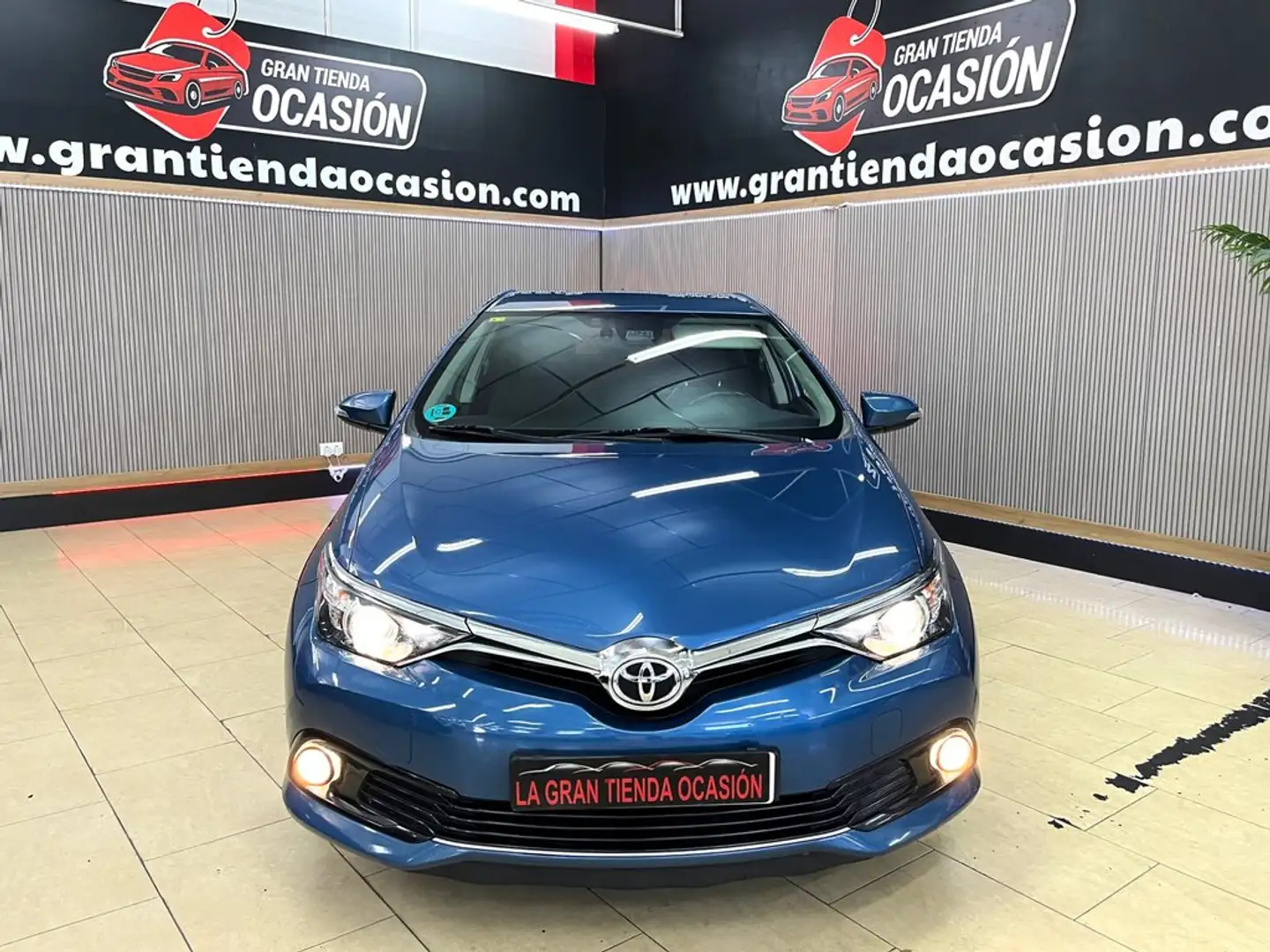 Toyota Auris 120T Active Azul - 2