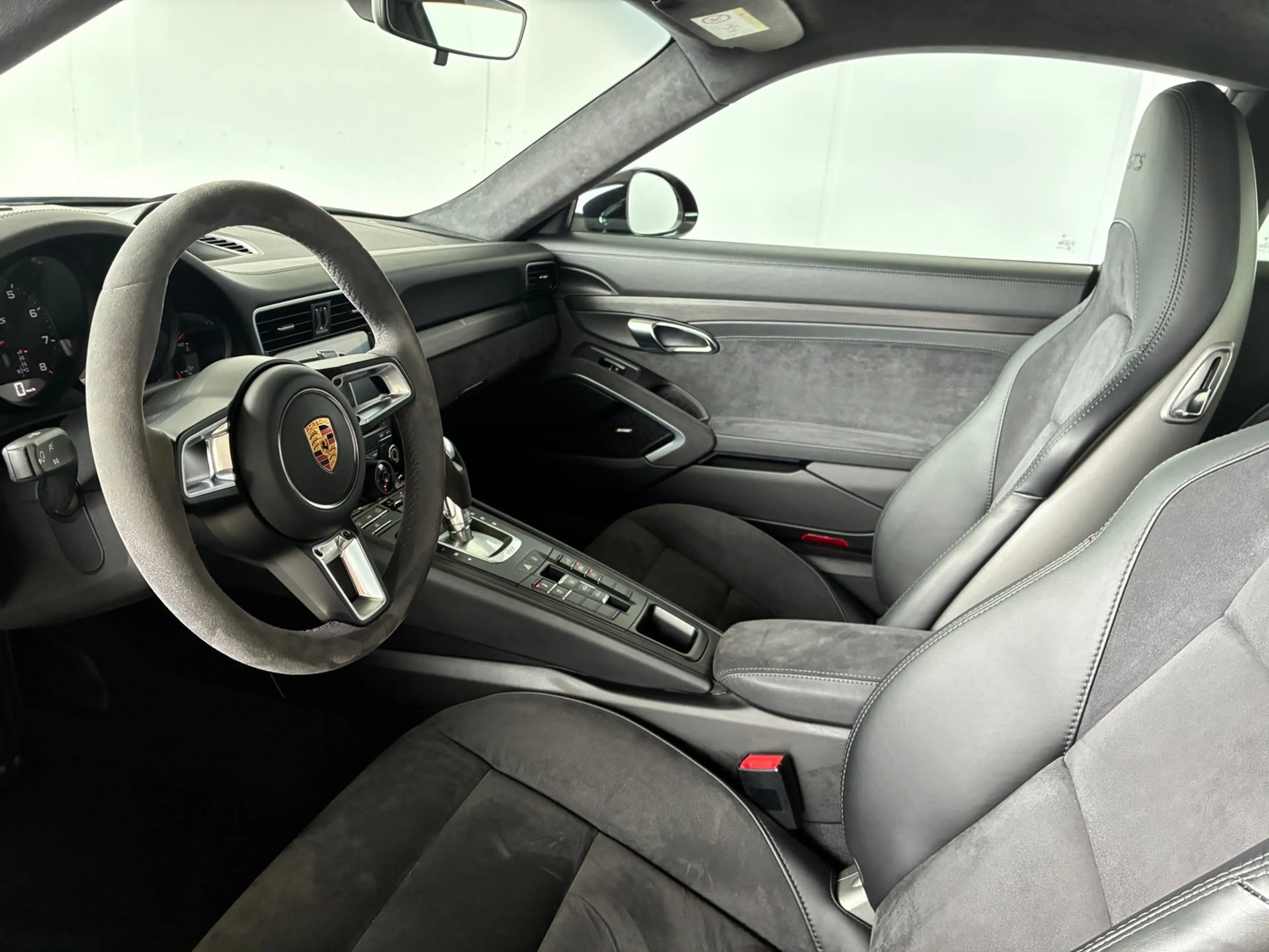 Porsche 911 Carrera 4 GTS Coupe II (991) — photo 11