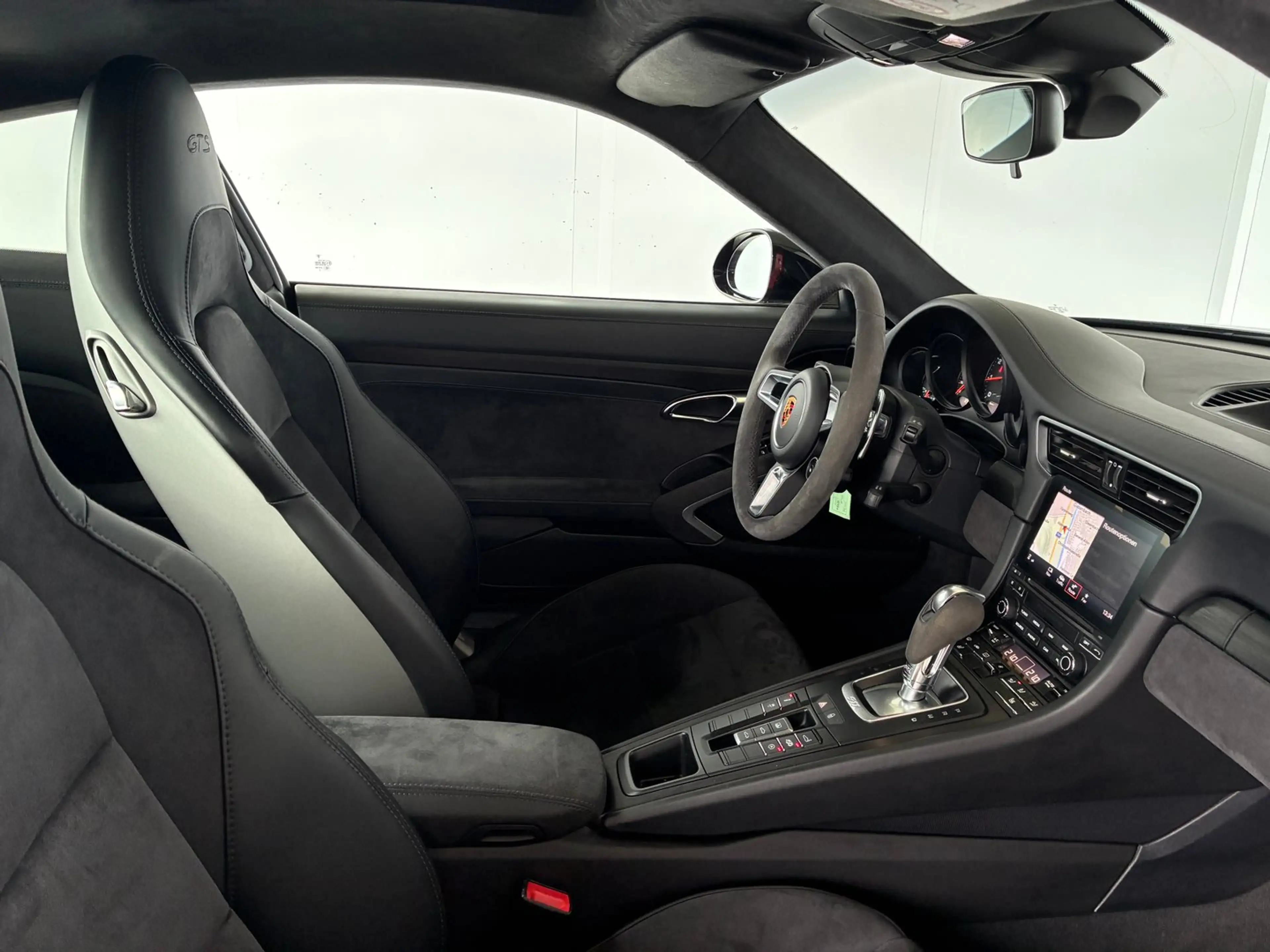 Porsche 911 Carrera 4 GTS Coupe II (991) — photo 12