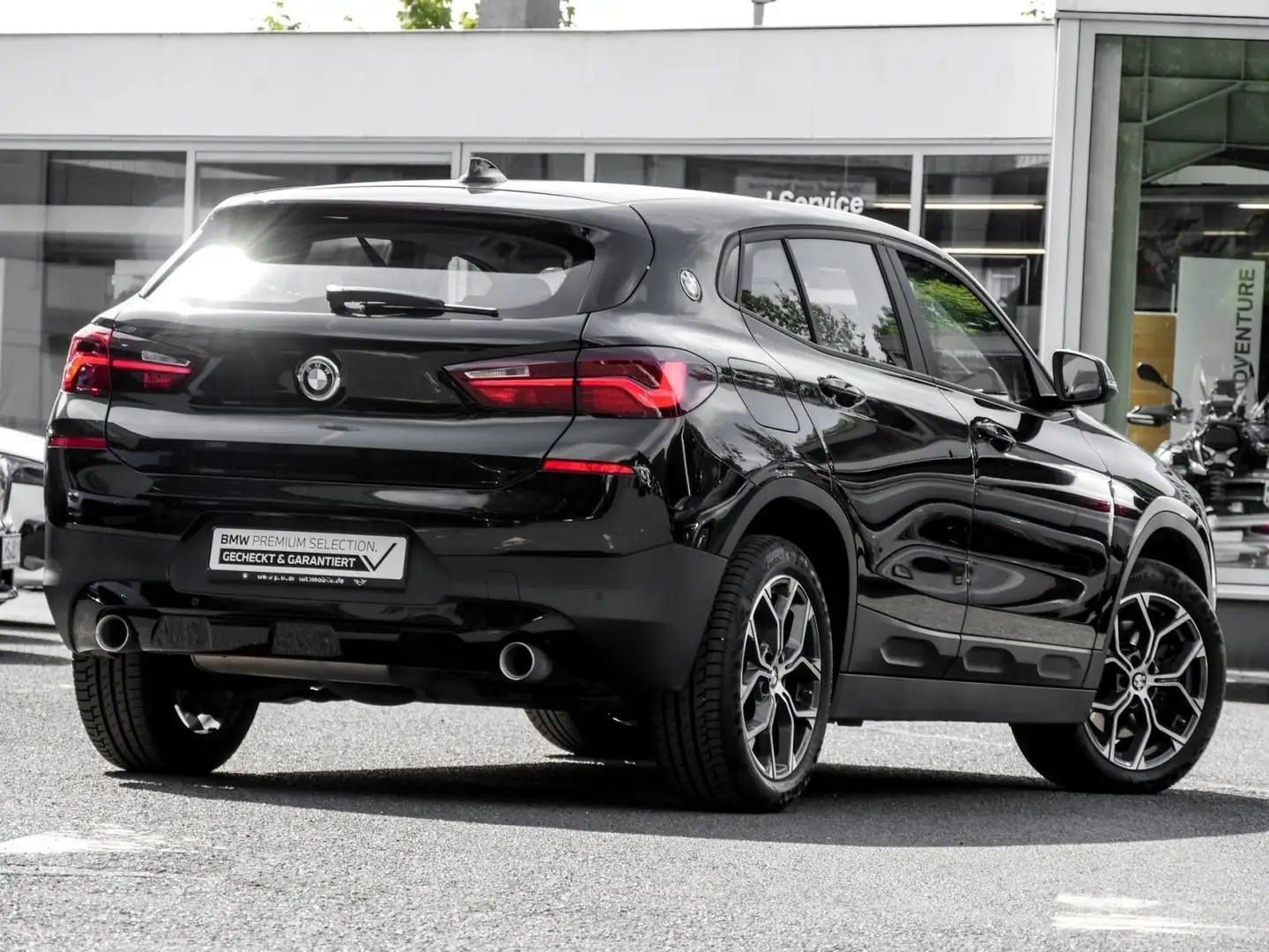 BMW X2 xDrive20d ADVANTAGE+PANO+HuD+DA+HiFi Schwarz - 2