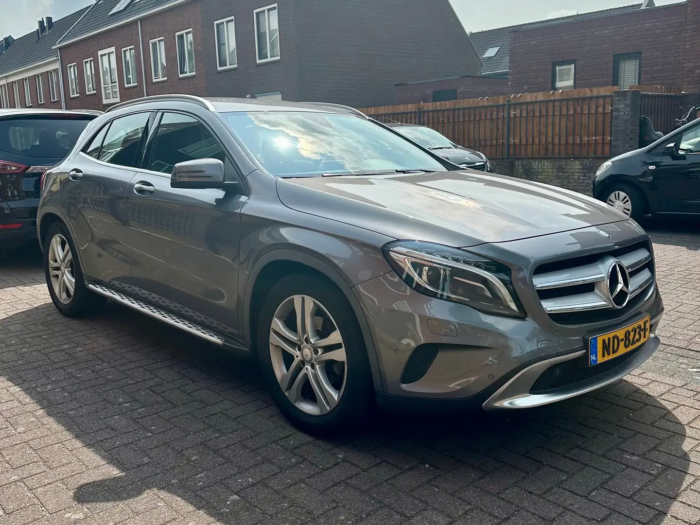 Mercedes-Benz GLA 200 GLA 200 Ambition Gris - 2