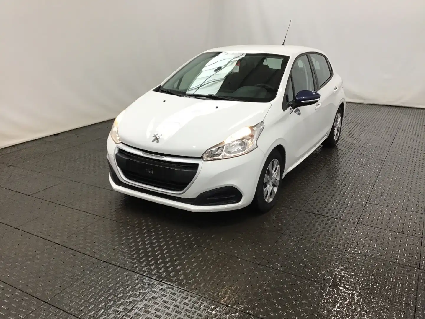 Peugeot 208 208 1.2i PureTech Like 1an de garantie Weiß - 2