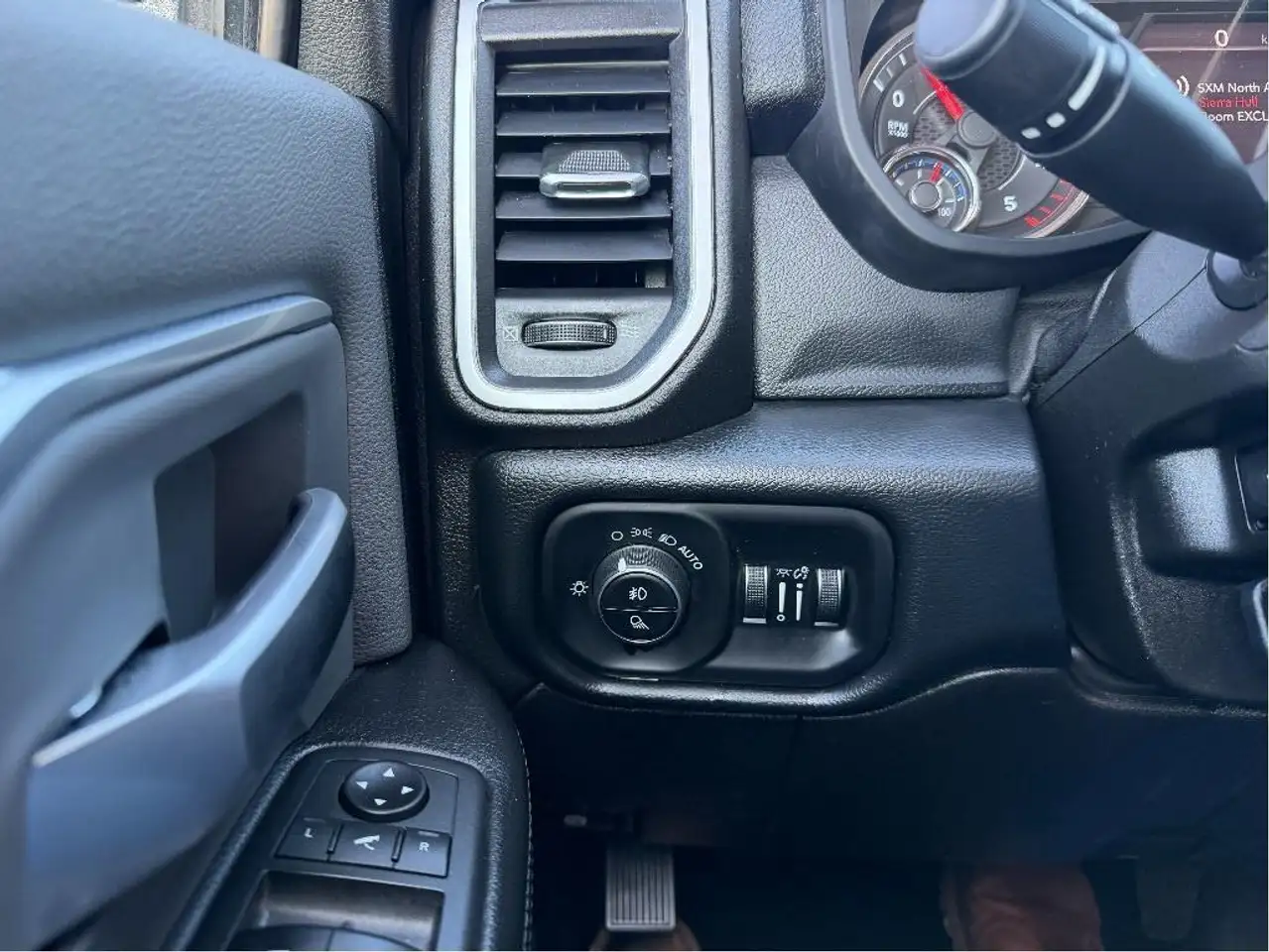 RAM 3500 снимка RAM 3500