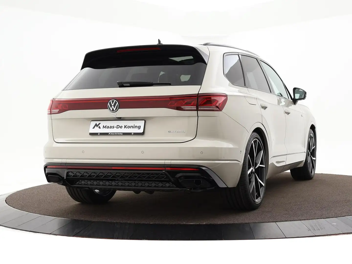 Volkswagen Touareg R Edition 3.0 eHybrid 462 pk 8 versn. · Comfort pa Бежевий - 2