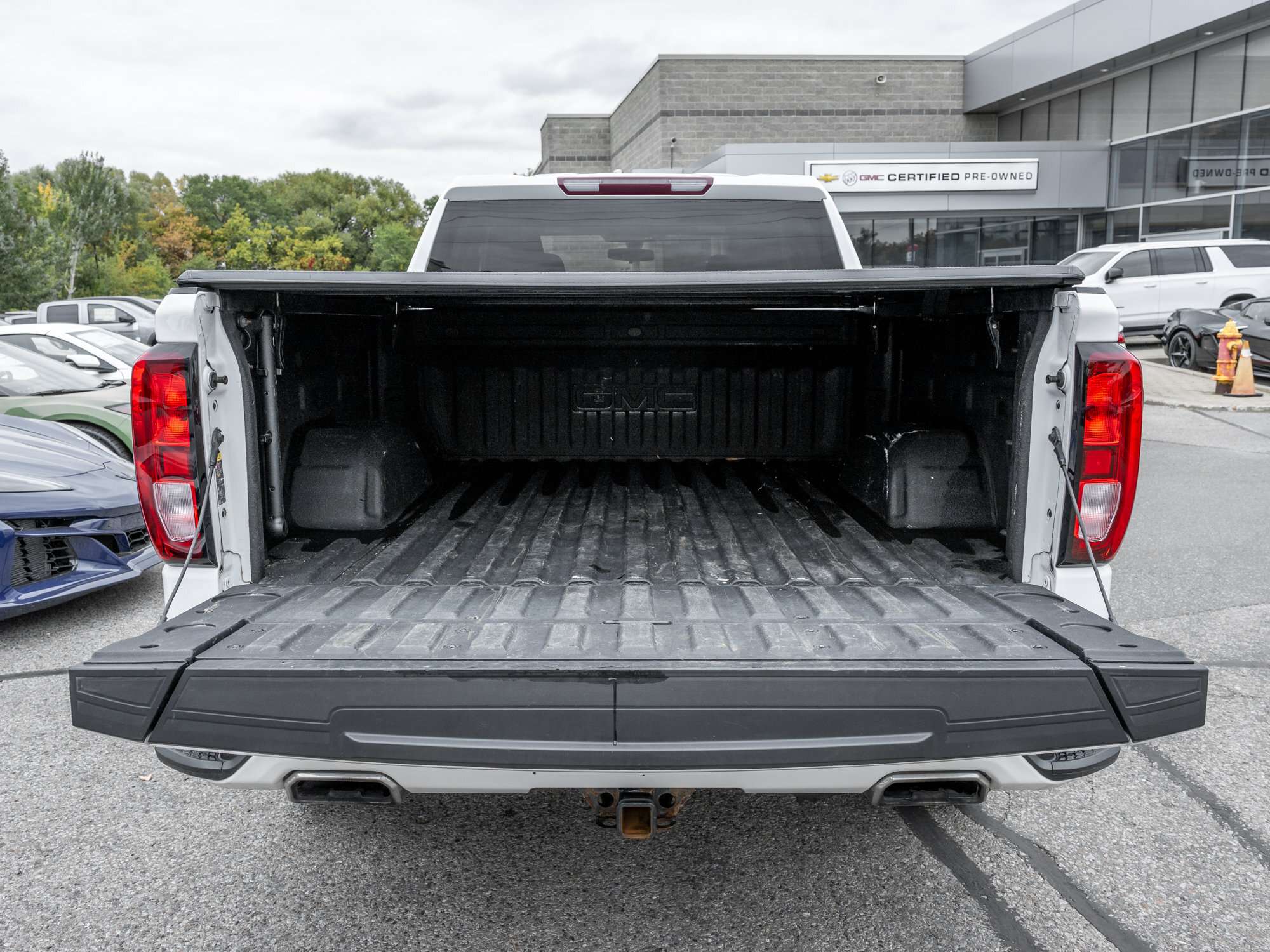 used 2022 GMC Sierra 1500 car, priced at $34,995
