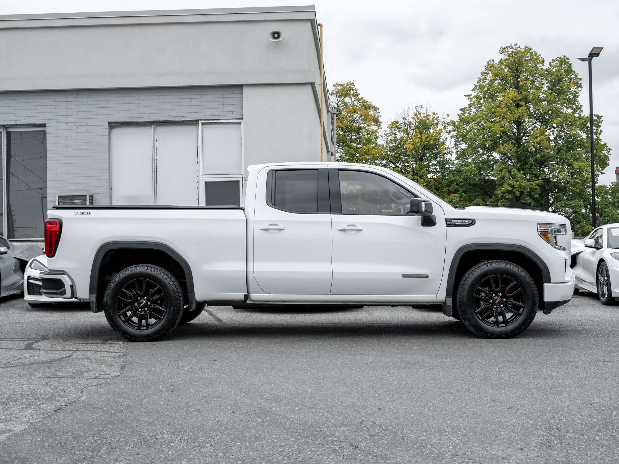 used 2022 GMC Sierra 1500 car, priced at $34,995