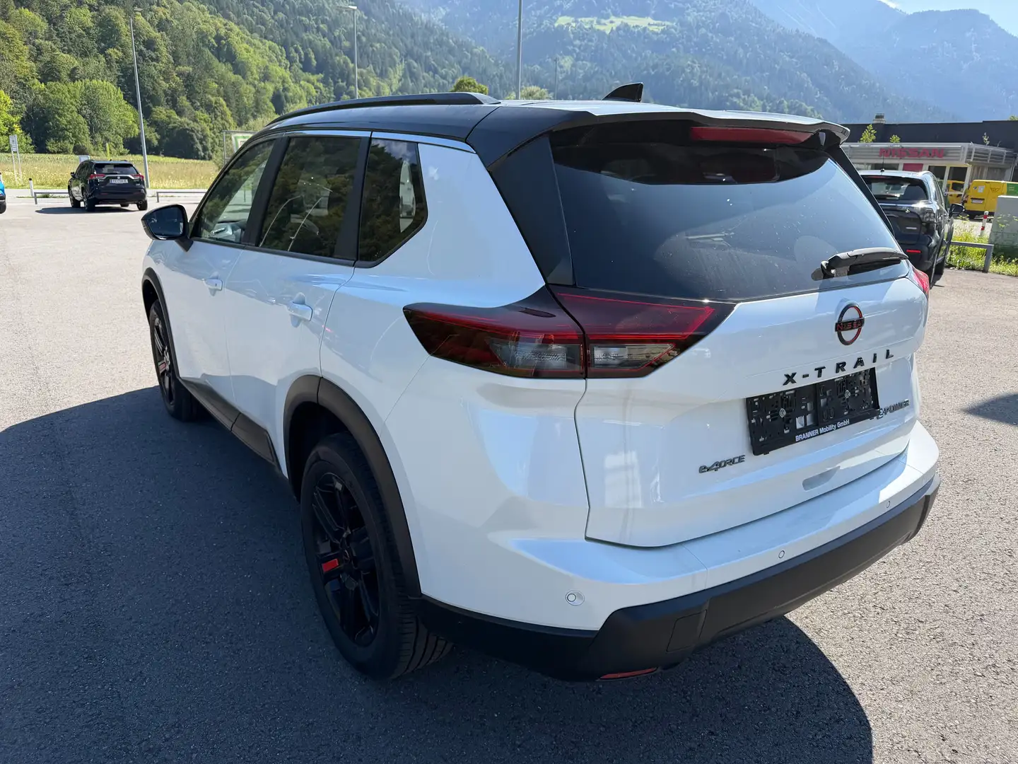 Nissan X-Trail 1,5 VC-T e-Power 4ORCE N-Trek 7stz Weiß - 2