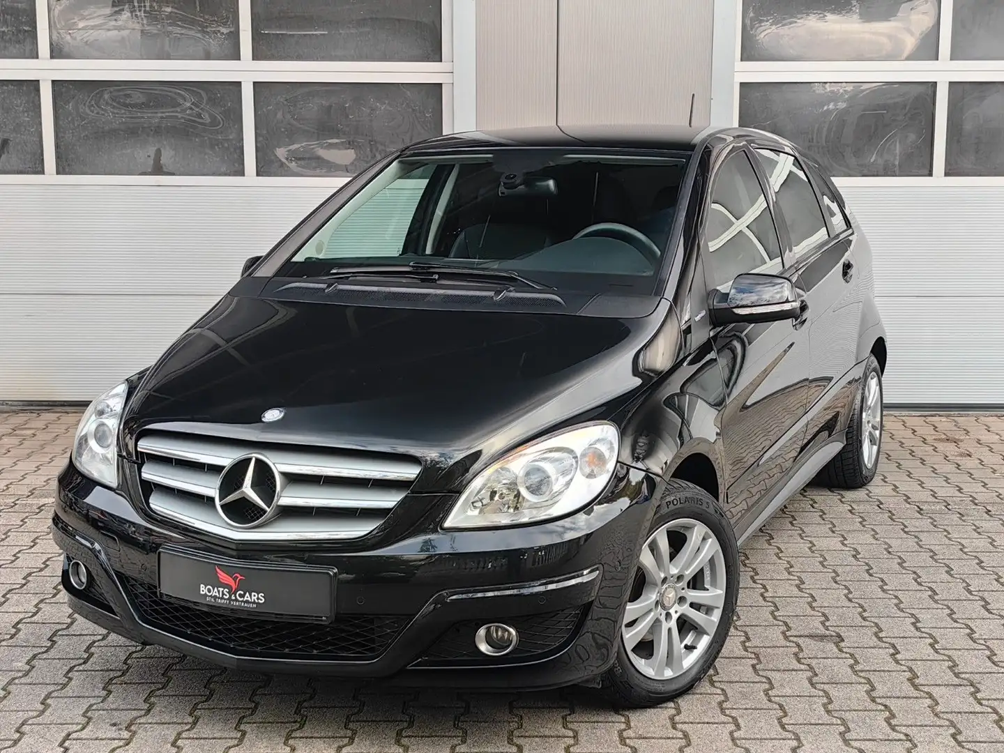 Mercedes-Benz B 180 PDC|MFL|TEILLEDER|NAVI|SHZ Schwarz - 1