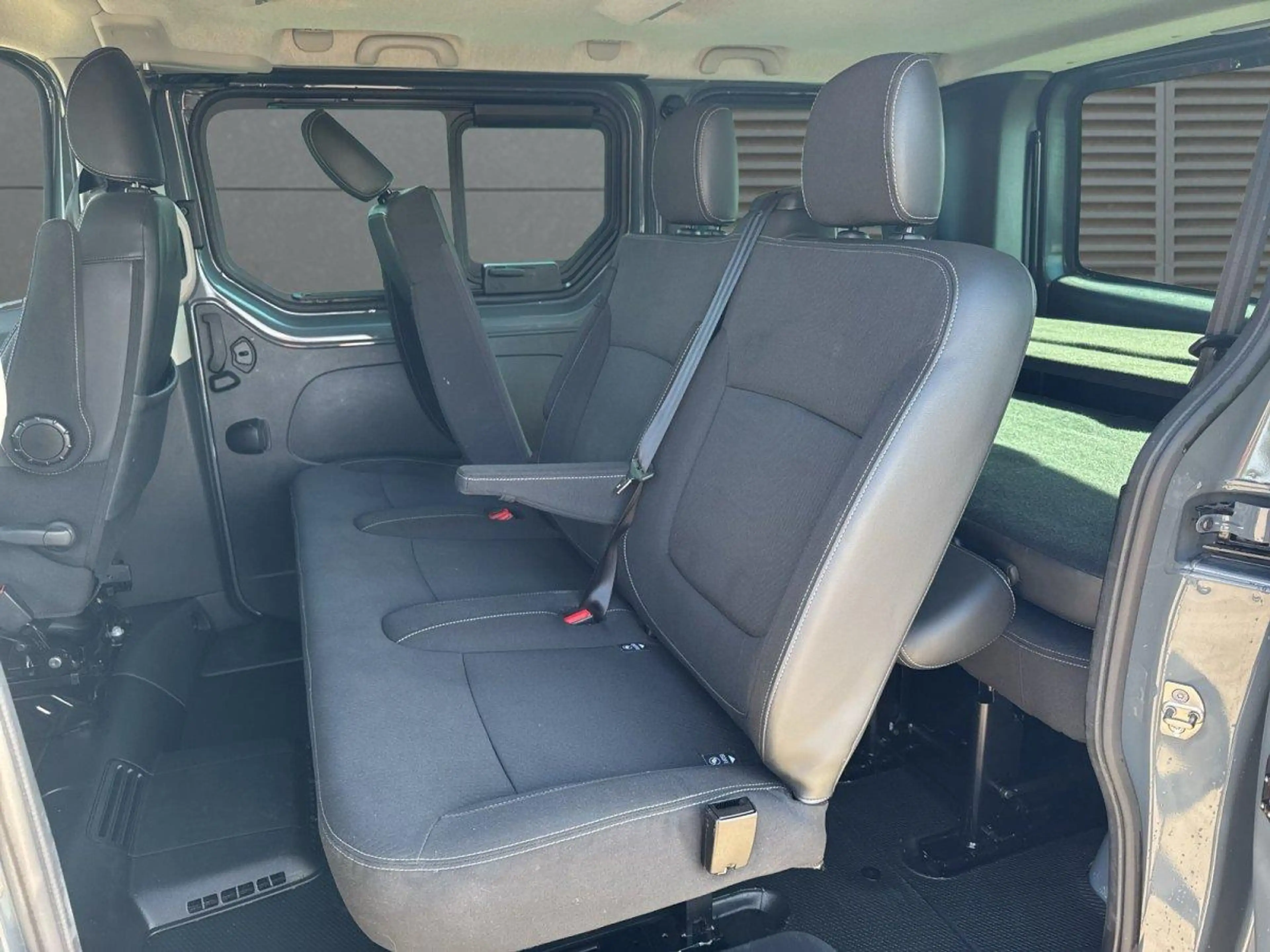 Nissan Primastar Kombi L1H1 Tekna 8-Sitzer Navi+SHZ 2,8t dCi 150... — photo 6