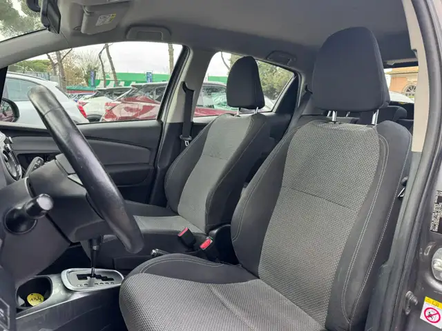 Toyota Yaris view 13