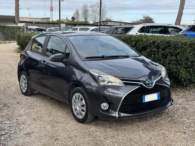 Toyota Yaris view 4