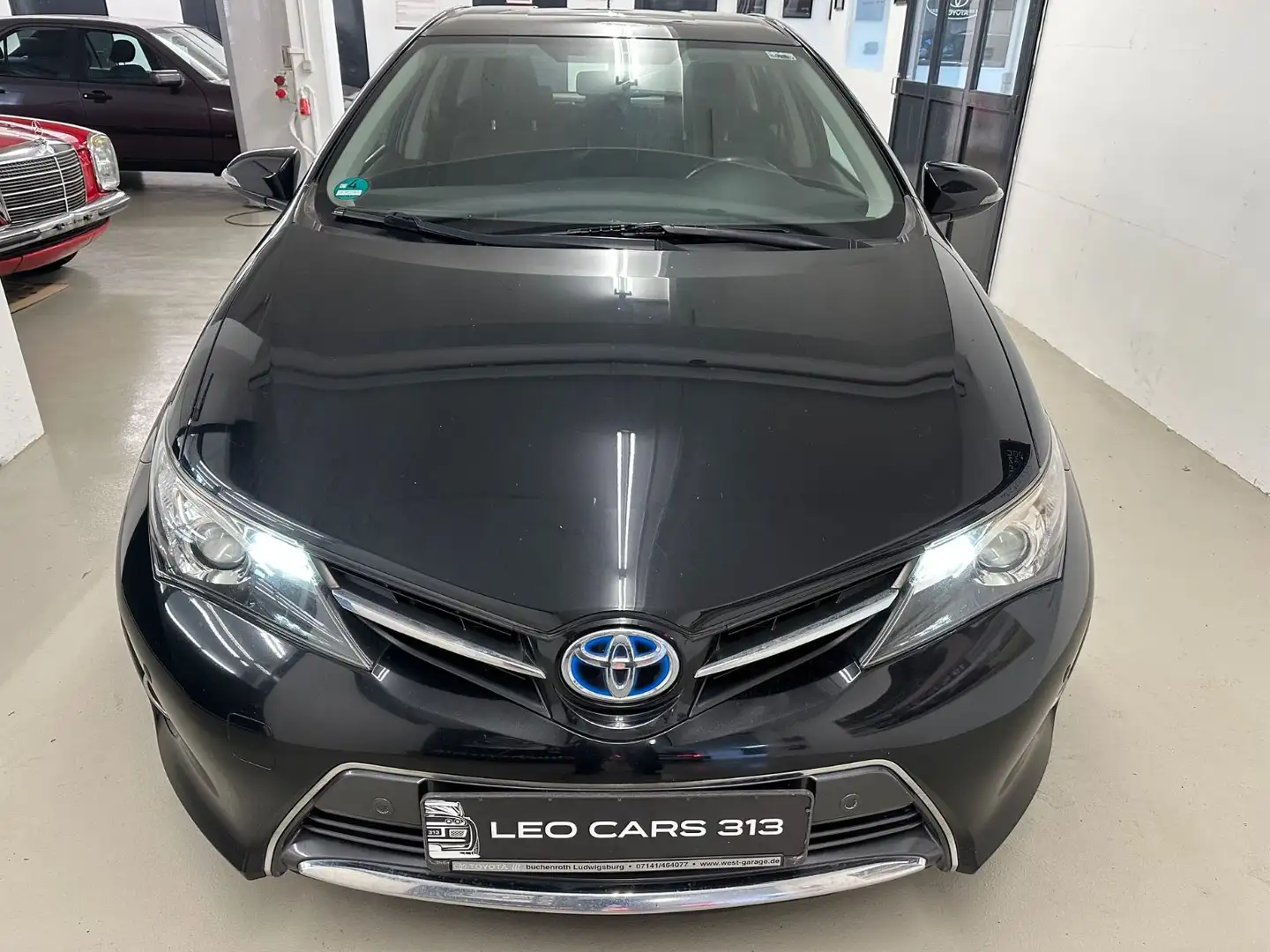 Toyota Auris Hybrid Life+ Schwarz - 2