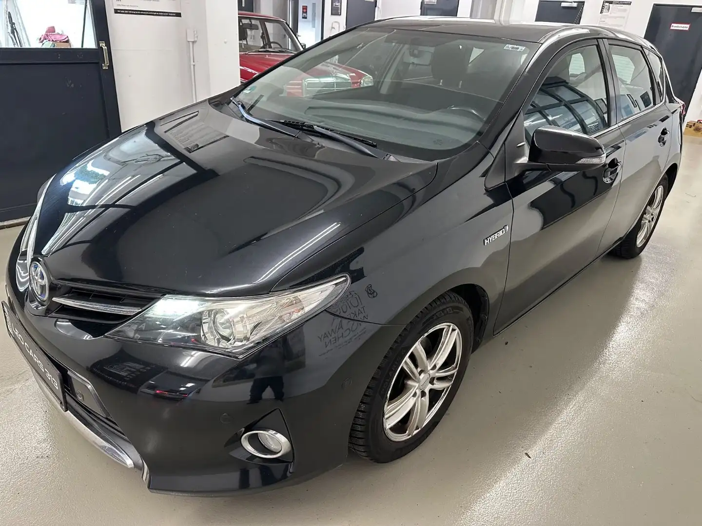 Toyota Auris Hybrid Life+ Schwarz - 1