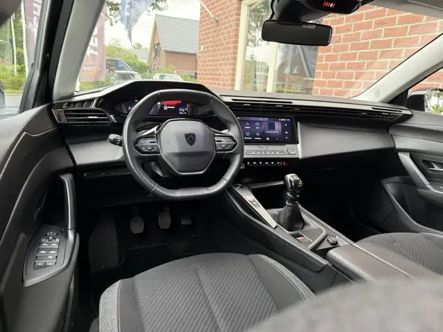 Peugeot 308 view 3