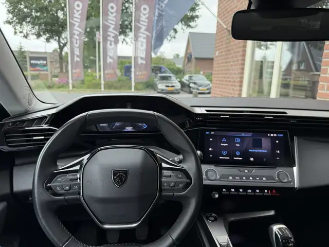 Peugeot 308 view 11