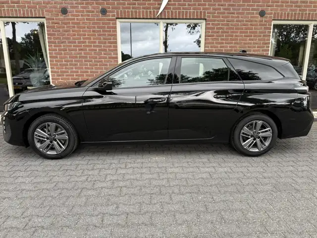 Peugeot 308 view 2
