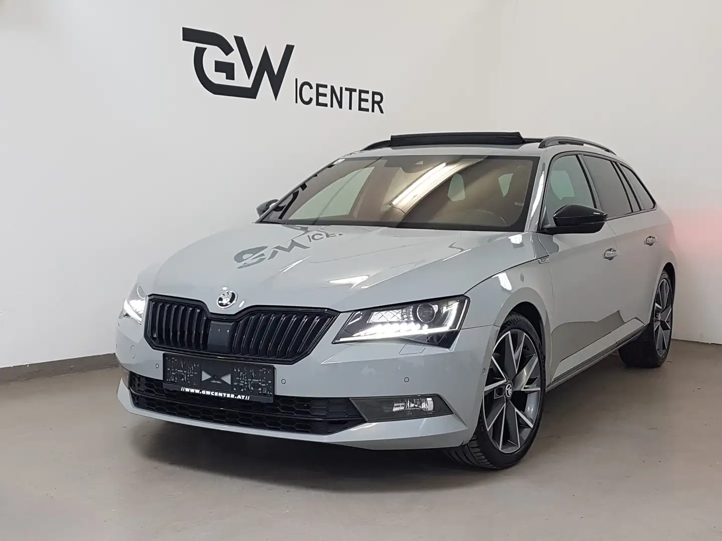 Skoda Superb Combi 2,0 TDI DSG Sportline Virtual Pano ACC DCC Gris - 2