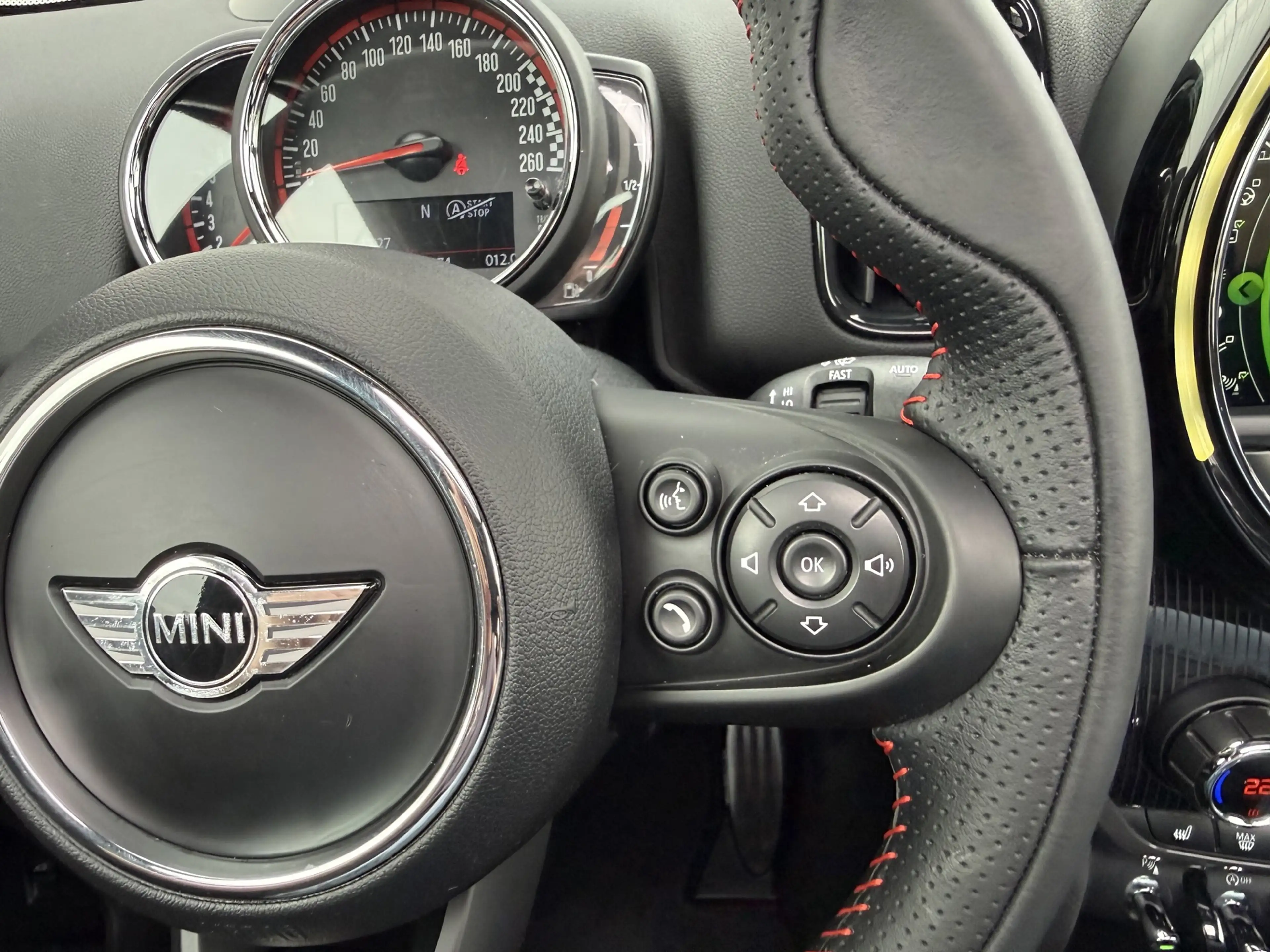 MINI John Cooper Works Countryman 2.0 ALL4 231PK Pano Head Up — photo 23