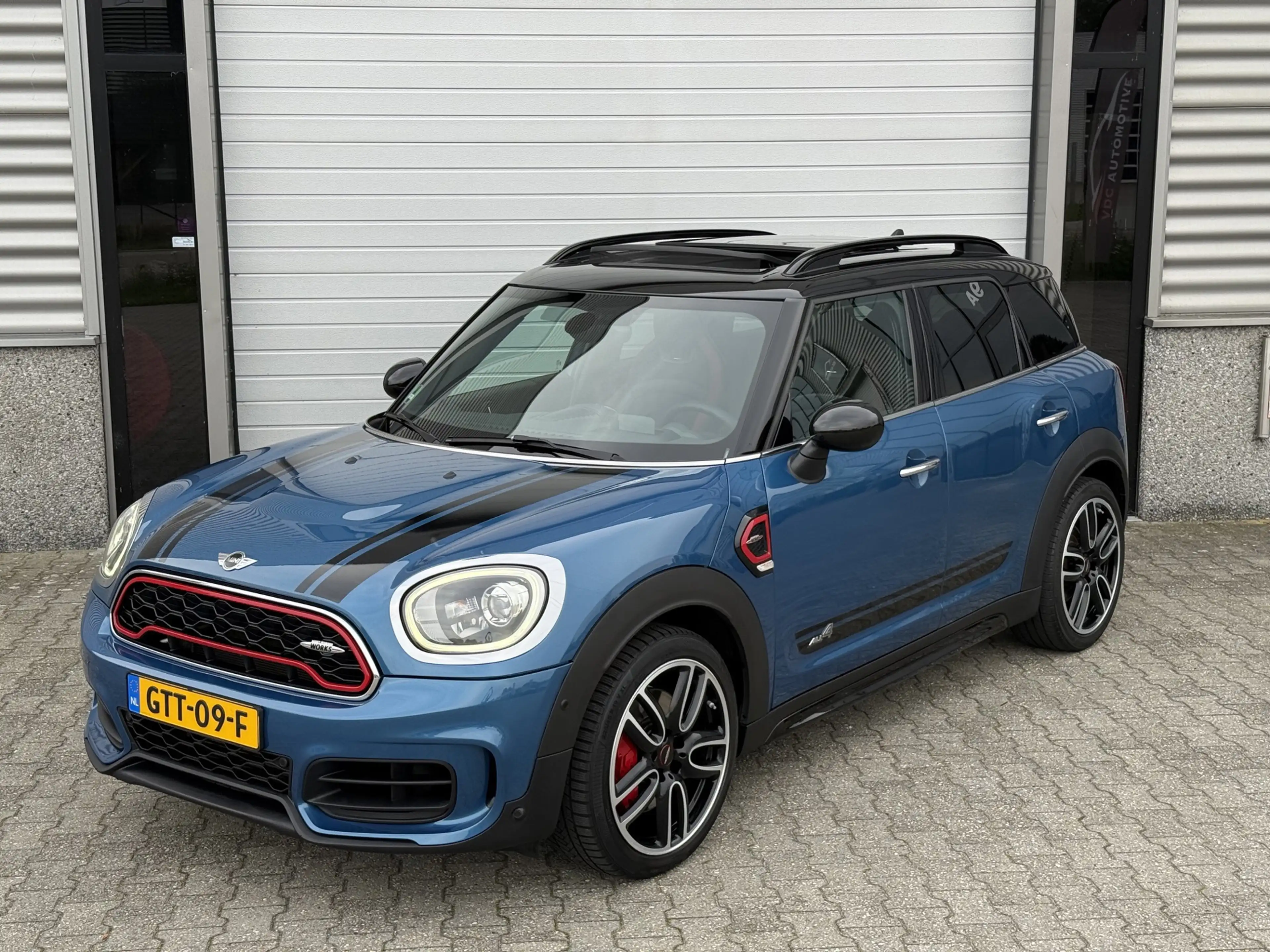 MINI John Cooper Works Countryman 2.0 ALL4 231PK Pano Head Up — photo 2