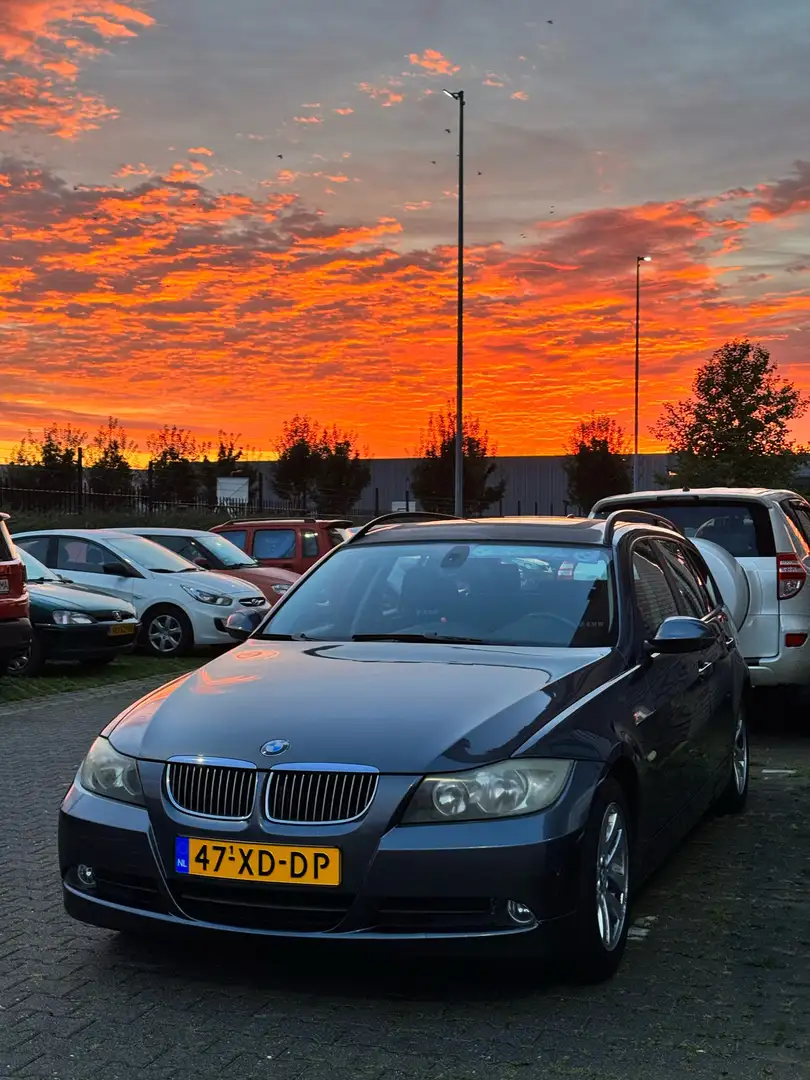 BMW 320 320i Touring Aut. - 1