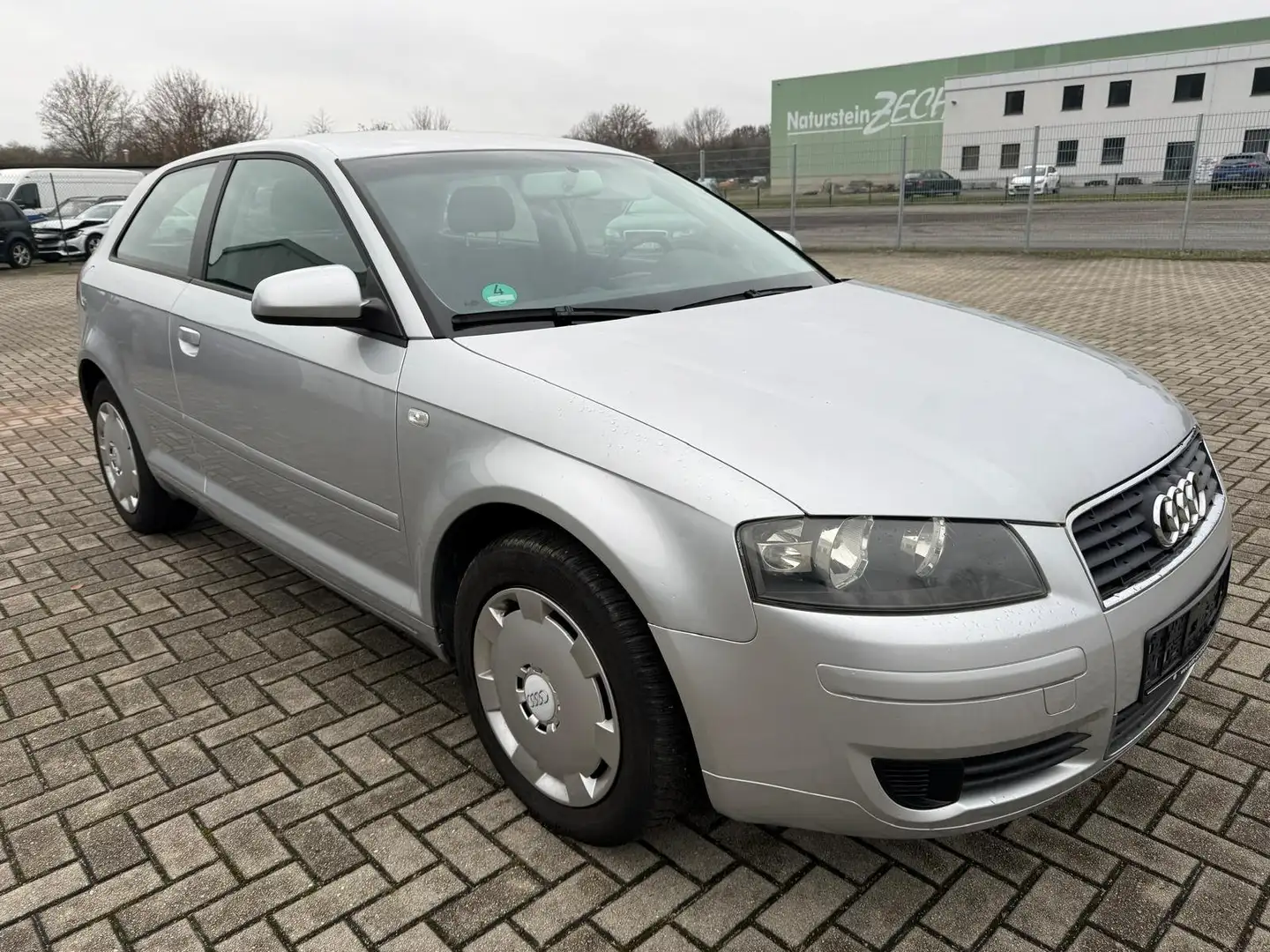 Audi A3 1.6 Attraction Silber - 1