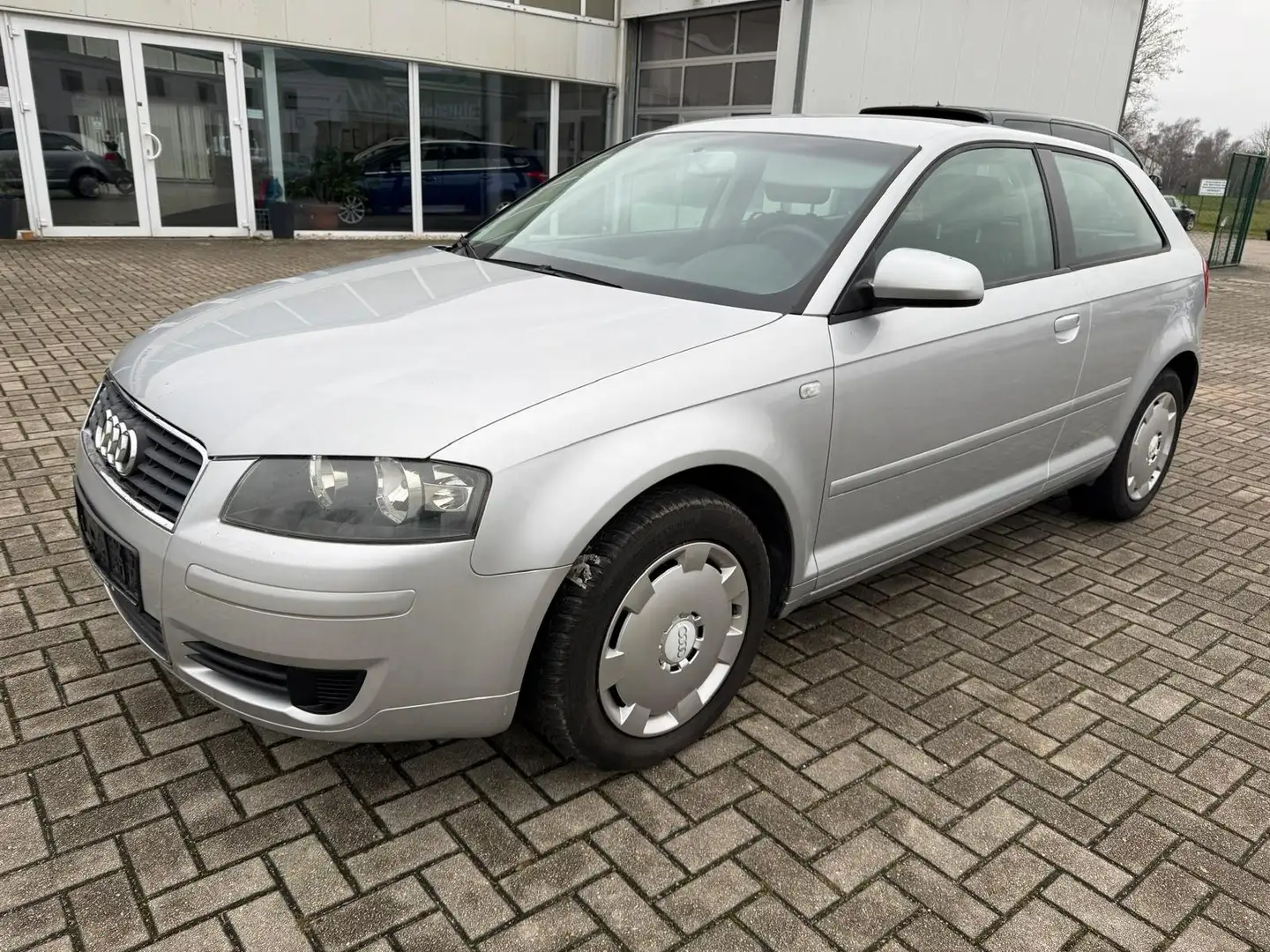 Audi A3 1.6 Attraction Silber - 2