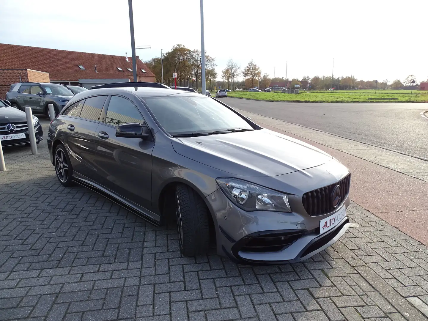 Mercedes-Benz CLA 200 CLA Shooting Brake 200 7G-DCT AMG Line Grijs - 2