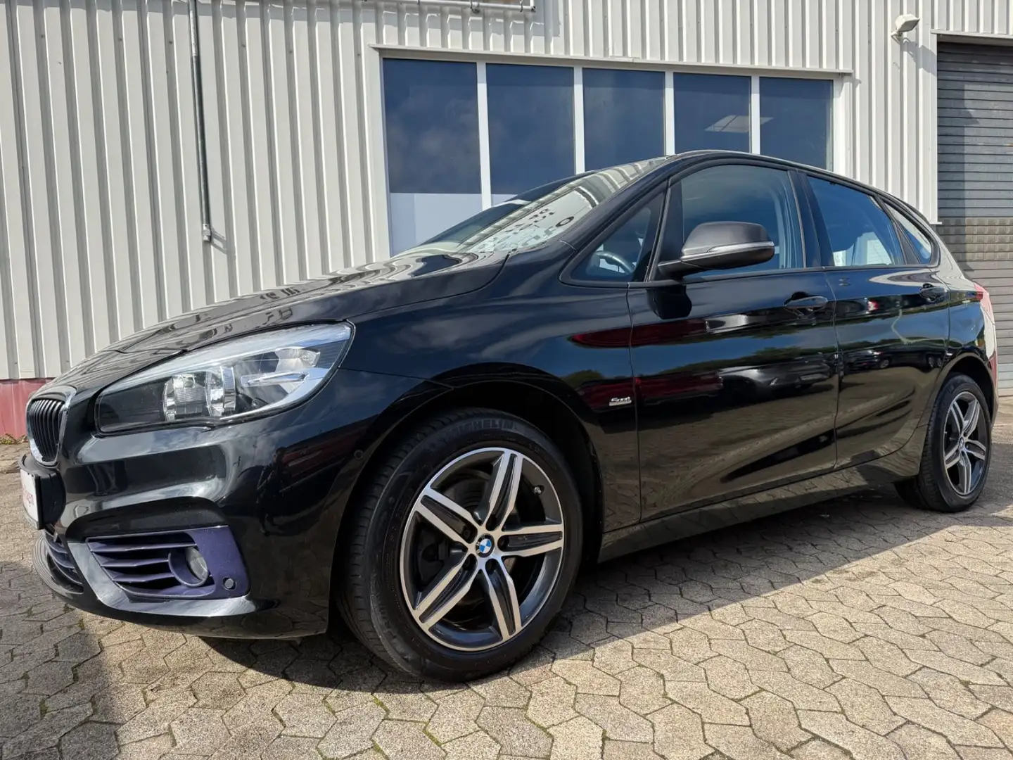 BMW 220 d Active Tourer 140kW Sport Line/Navi/SHZ/PDC Schwarz - 2