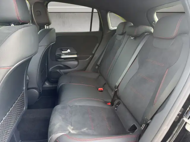 Mercedes-Benz GLA 200 d 4MATIC Österreich-Edition AMG Line Ansicht 10