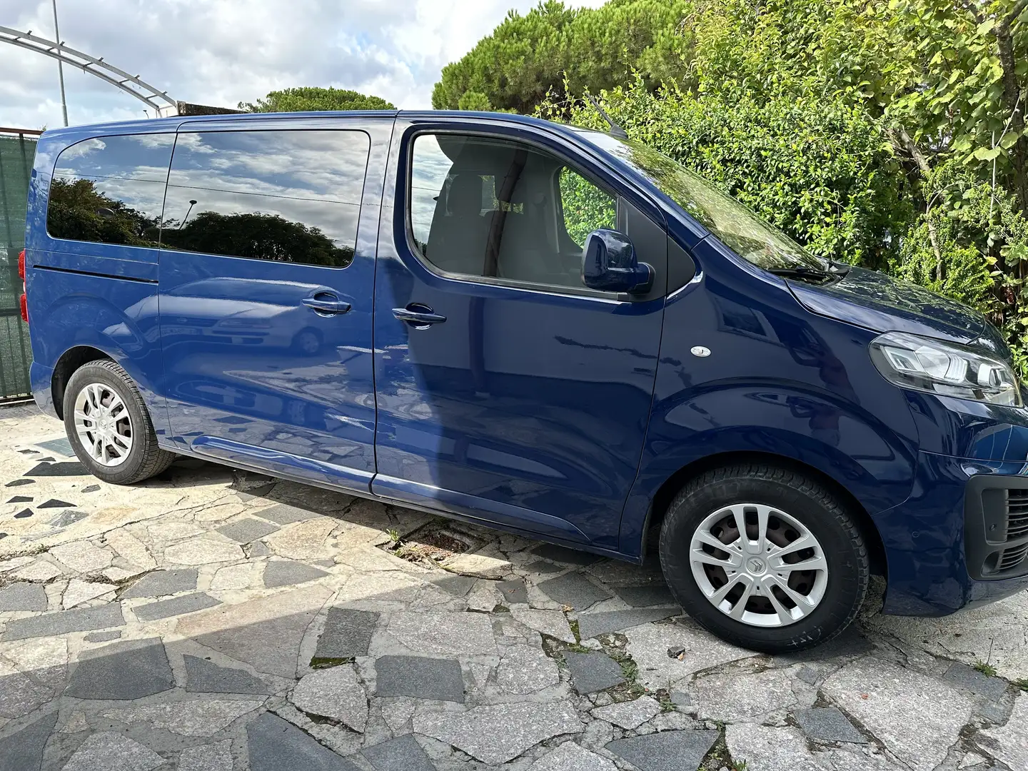 Citroen Spacetourer 1,6 blueHDI 9 posti 120 cv Синій - 2
