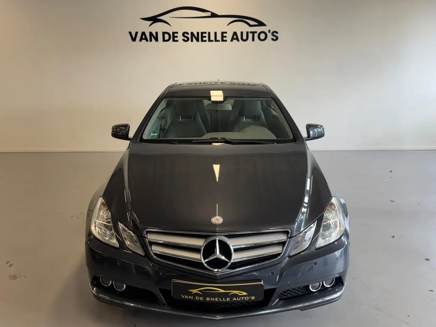 Mercedes-Benz E 200 Coupé CGI Elegance NIEUWSTAAT/XENON/VOLLEDER Grau - 2