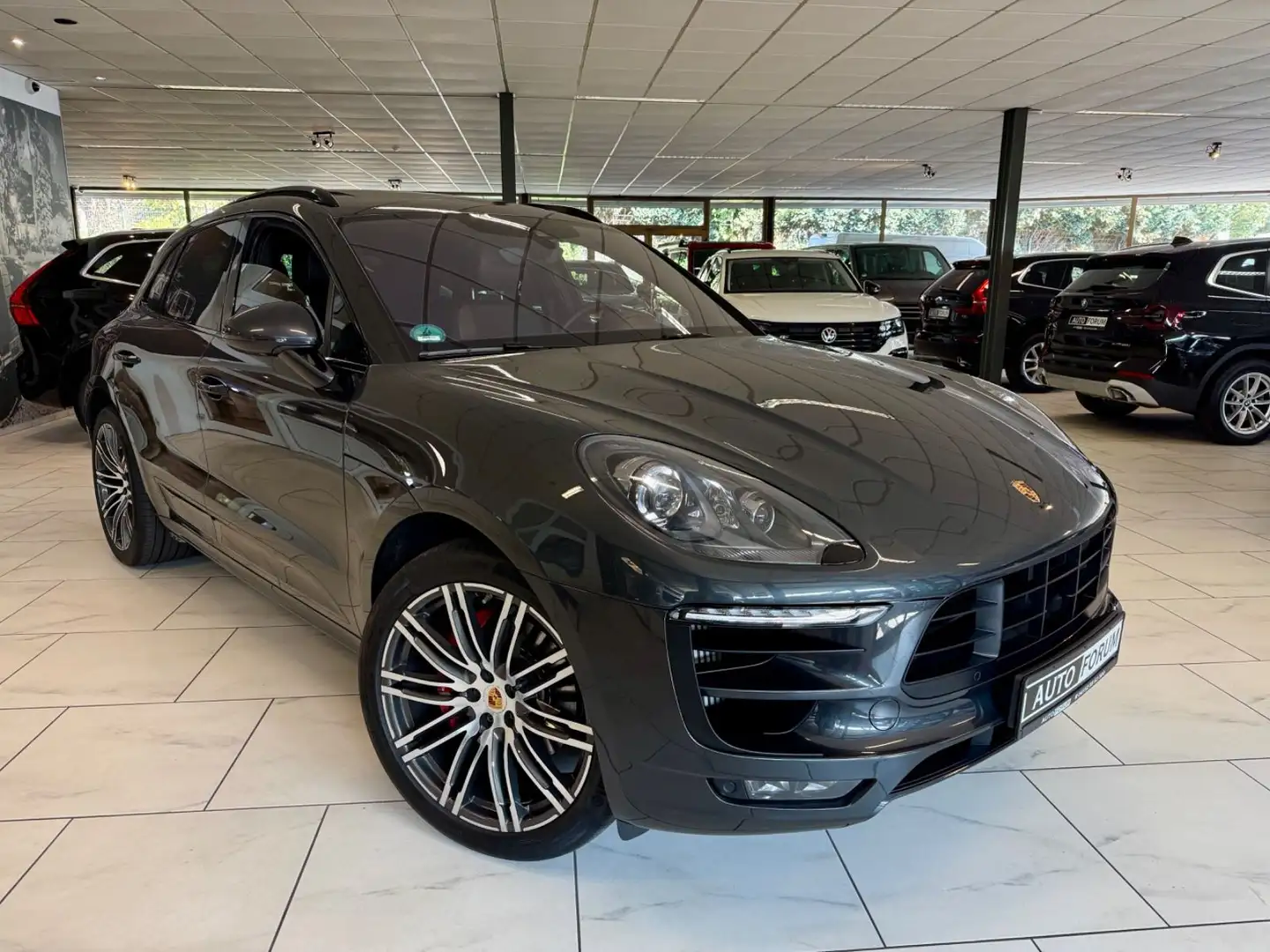 Porsche Macan GTS 3.0 SPORT-DESIGN SPORTAGA BOSE ACC Grau - 2