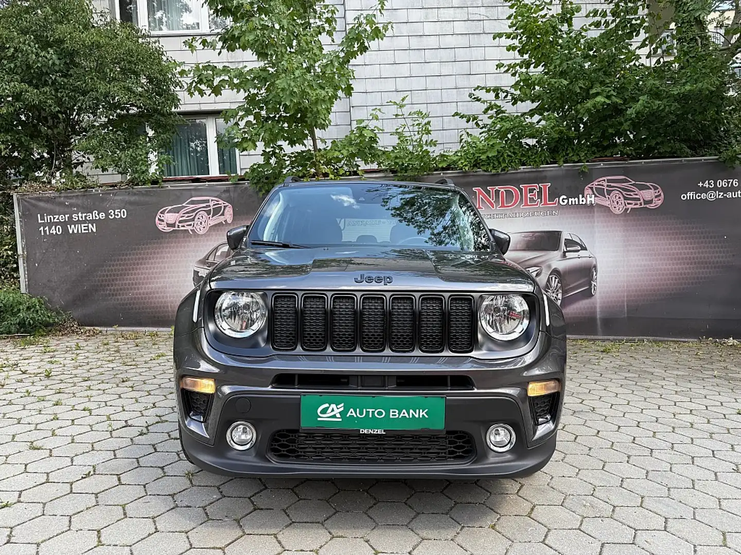 Jeep Renegade Night Eagle 1,6 MultiJet II FWD 6MT S Grau - 2