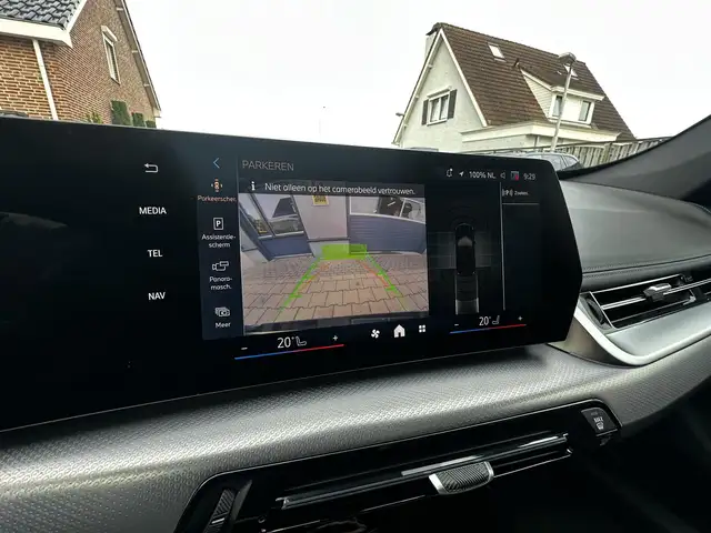 BMW Ix1 view 5