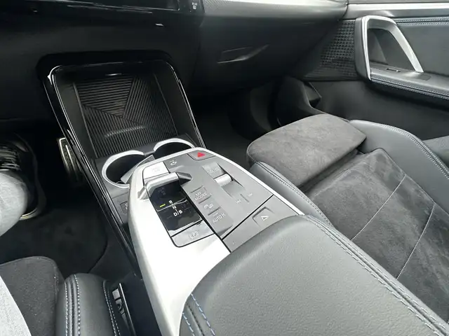 BMW Ix1 view 12