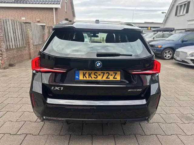 BMW Ix1 view 10