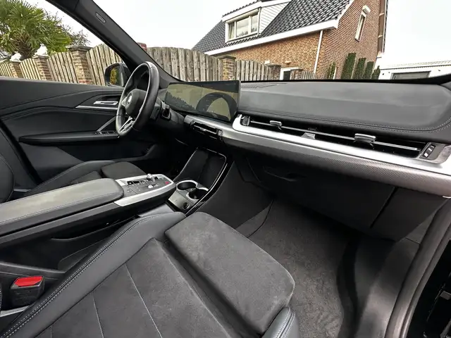 BMW Ix1 view 8