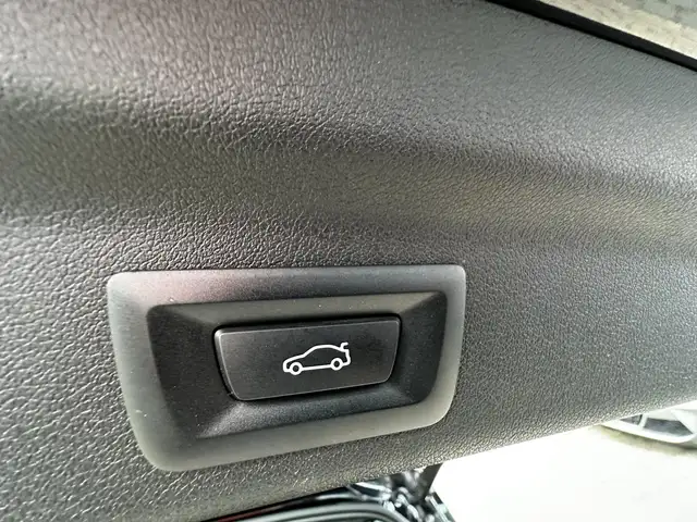 BMW Ix1 view 26