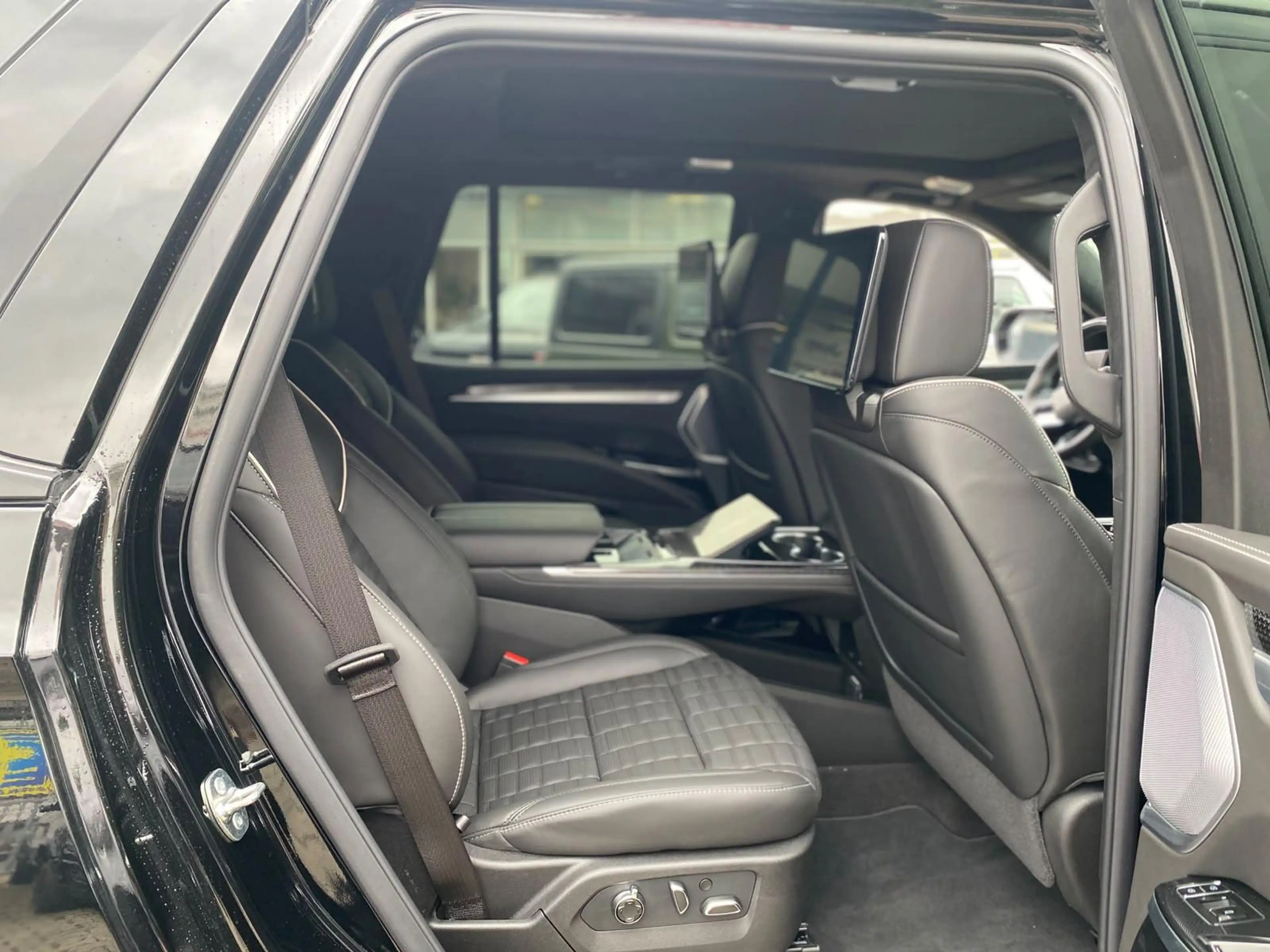 Cadillac Escalade 2026 V-Series 6.2 V8 Supercharged ABV — photo 15