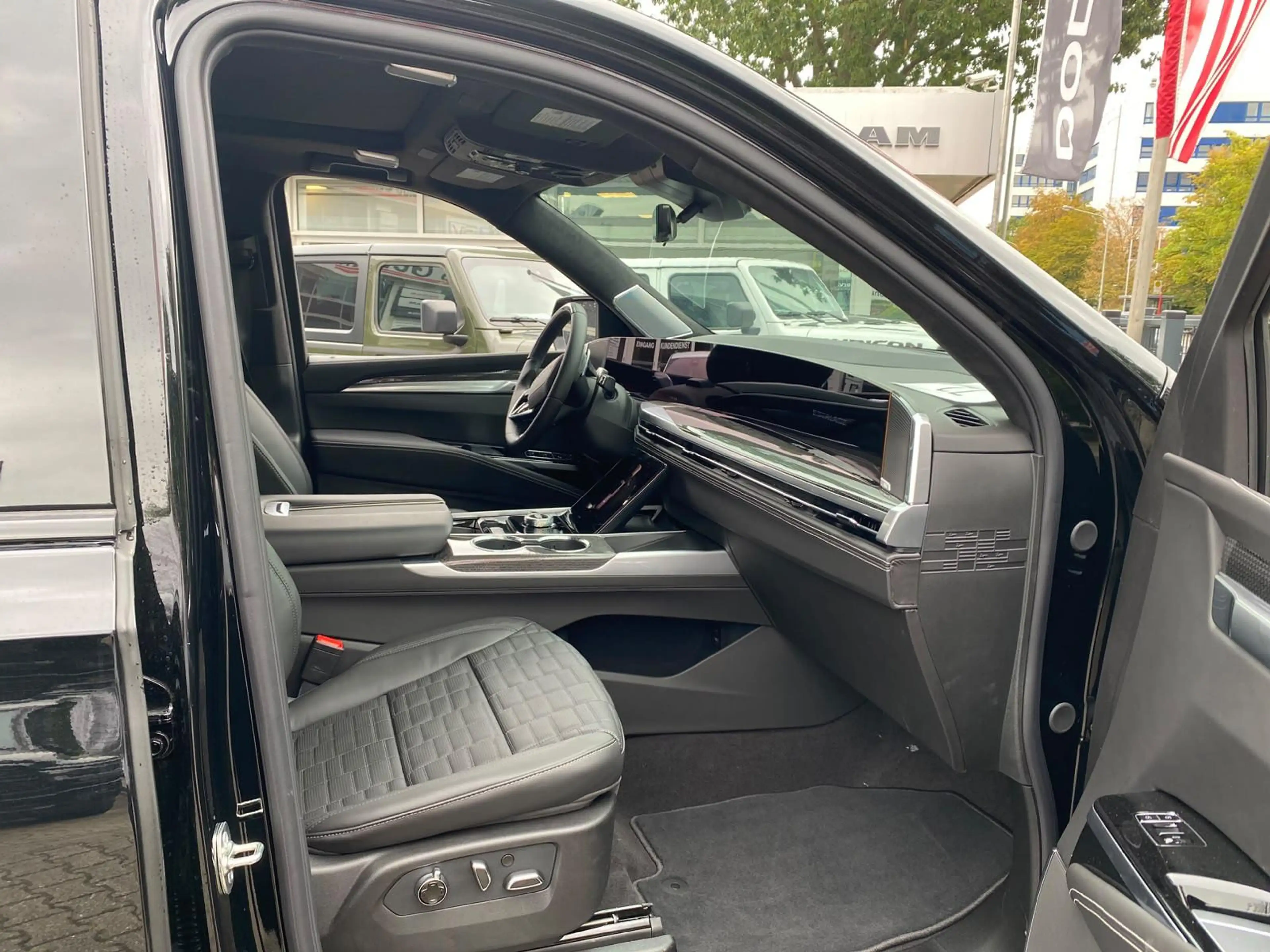 Cadillac Escalade 2026 V-Series 6.2 V8 Supercharged ABV — photo 12