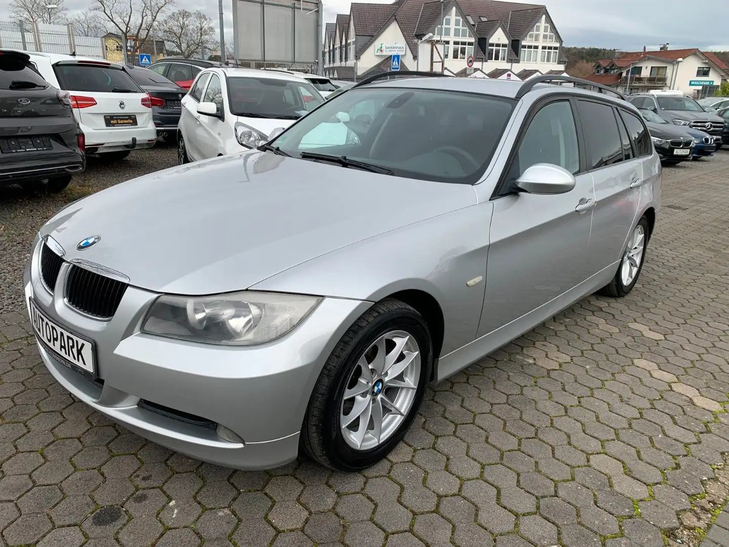 BMW 318 Touring*2.0L 95KW*Kombi Silber - 1