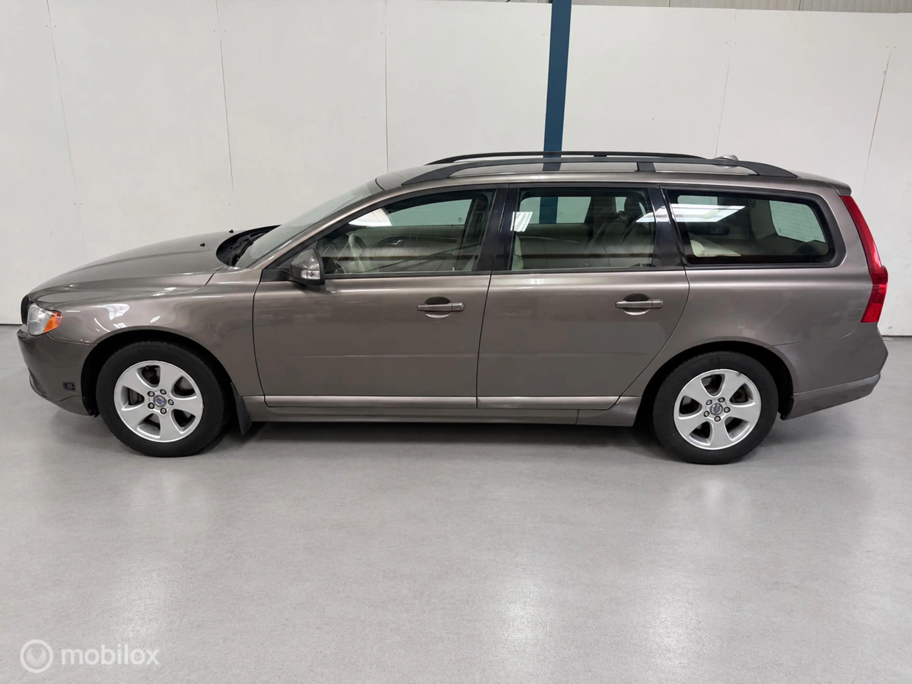 Volvo V70 2.5FT Momentum AUTOMAAT / TREKHAAK — photo 4