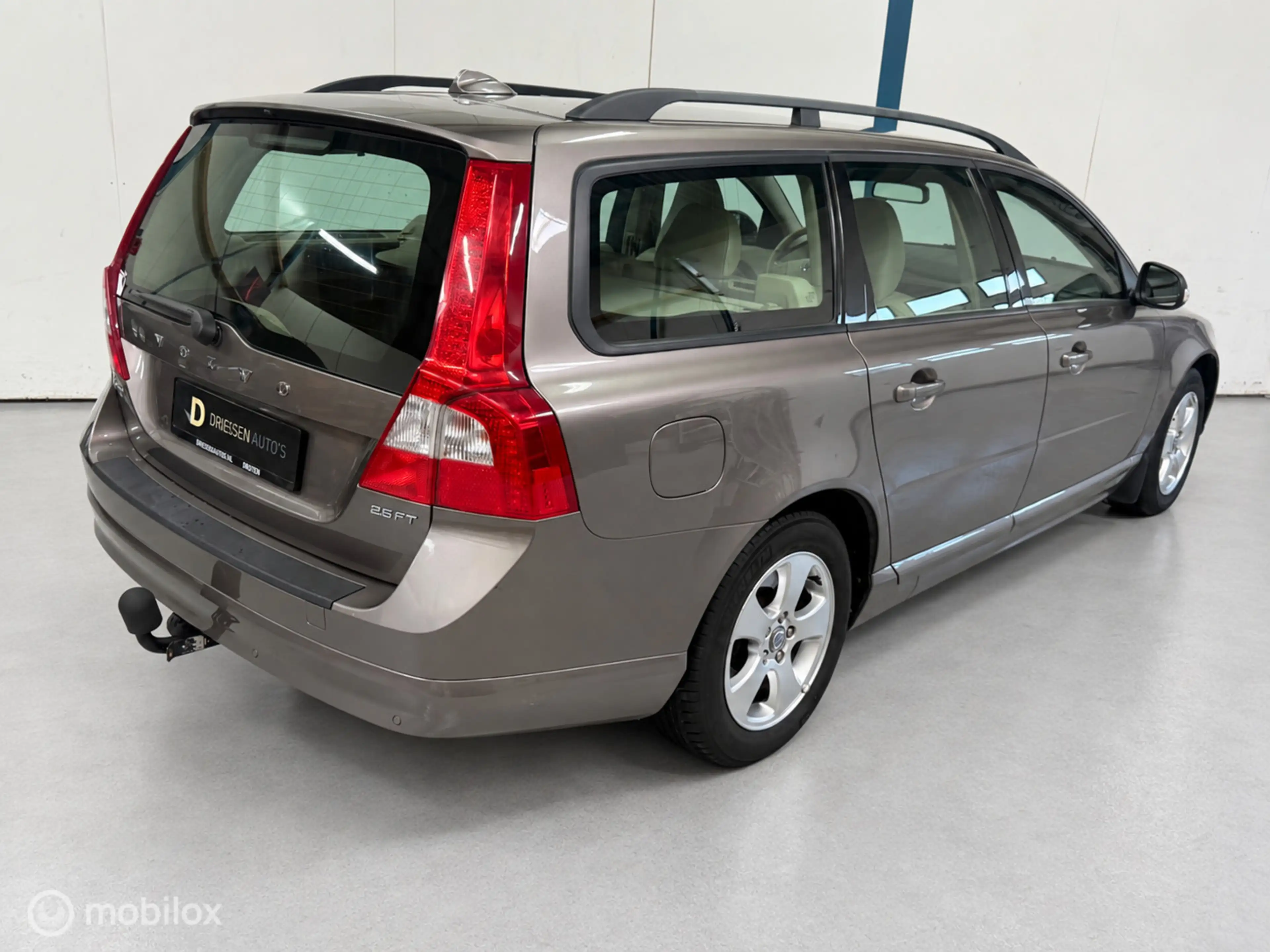 Volvo V70 2.5FT Momentum AUTOMAAT / TREKHAAK — photo 2