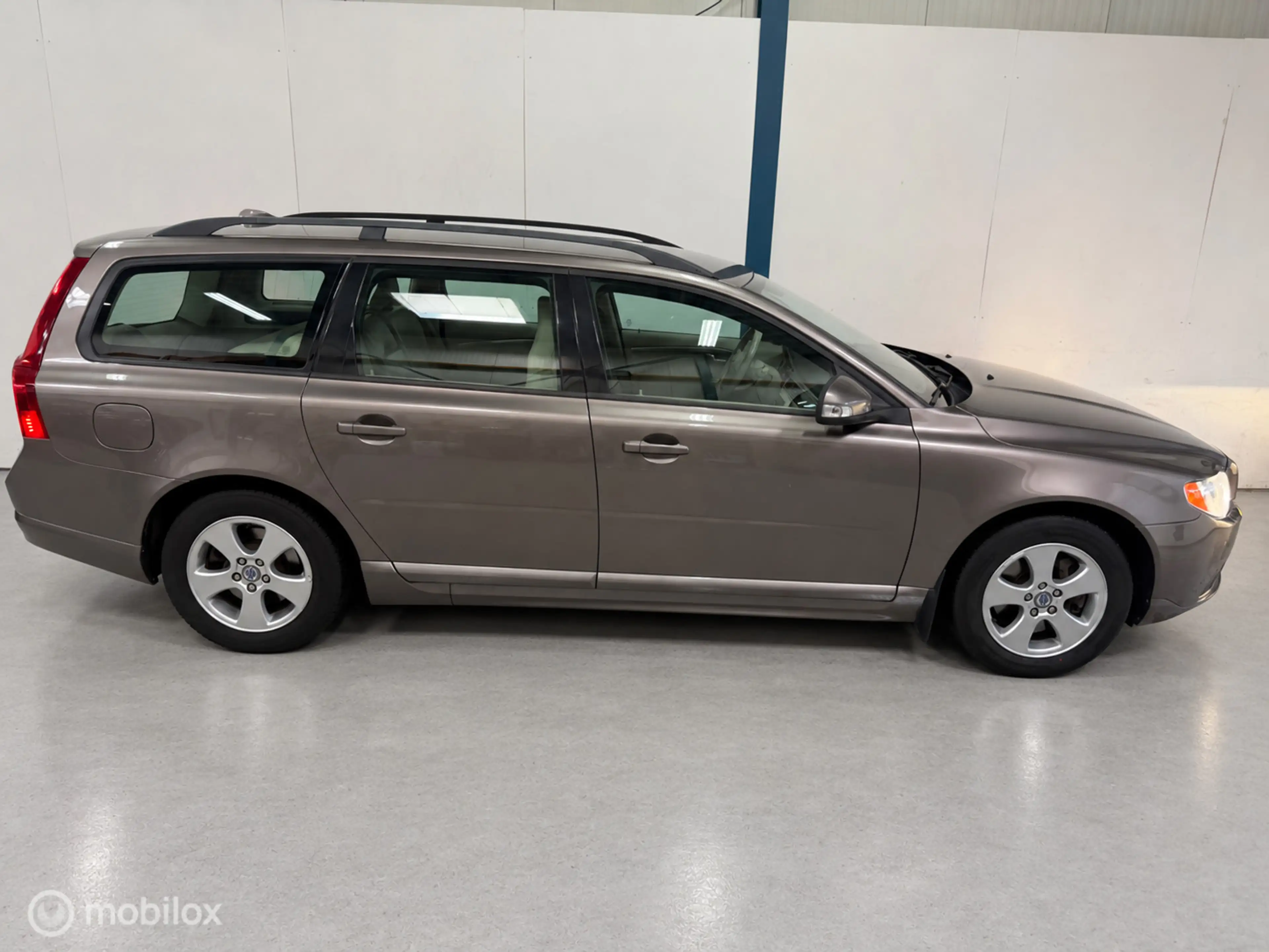 Volvo V70 2.5FT Momentum AUTOMAAT / TREKHAAK — photo 10