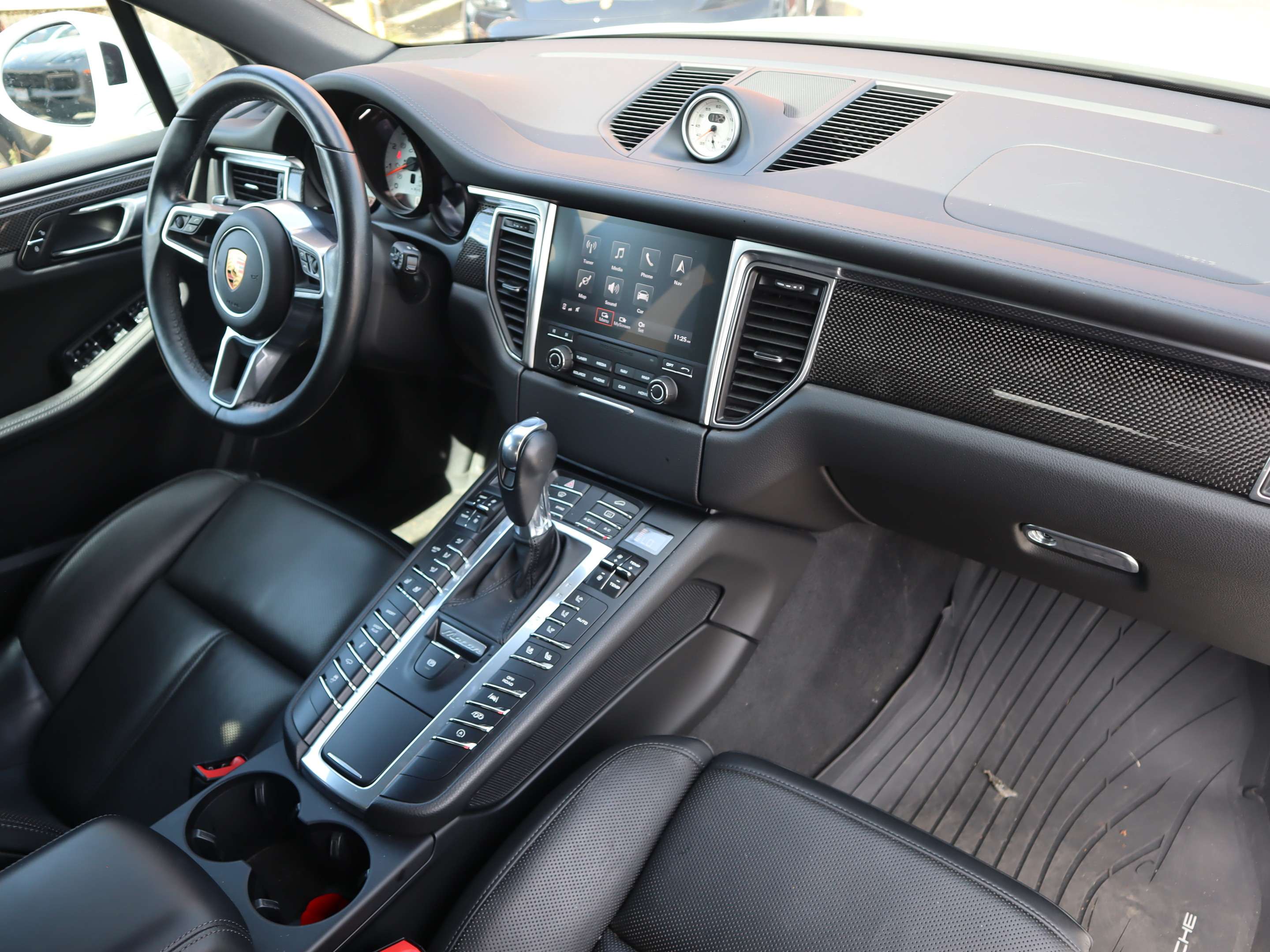 2018 Porsche Macan GTS thumb 24