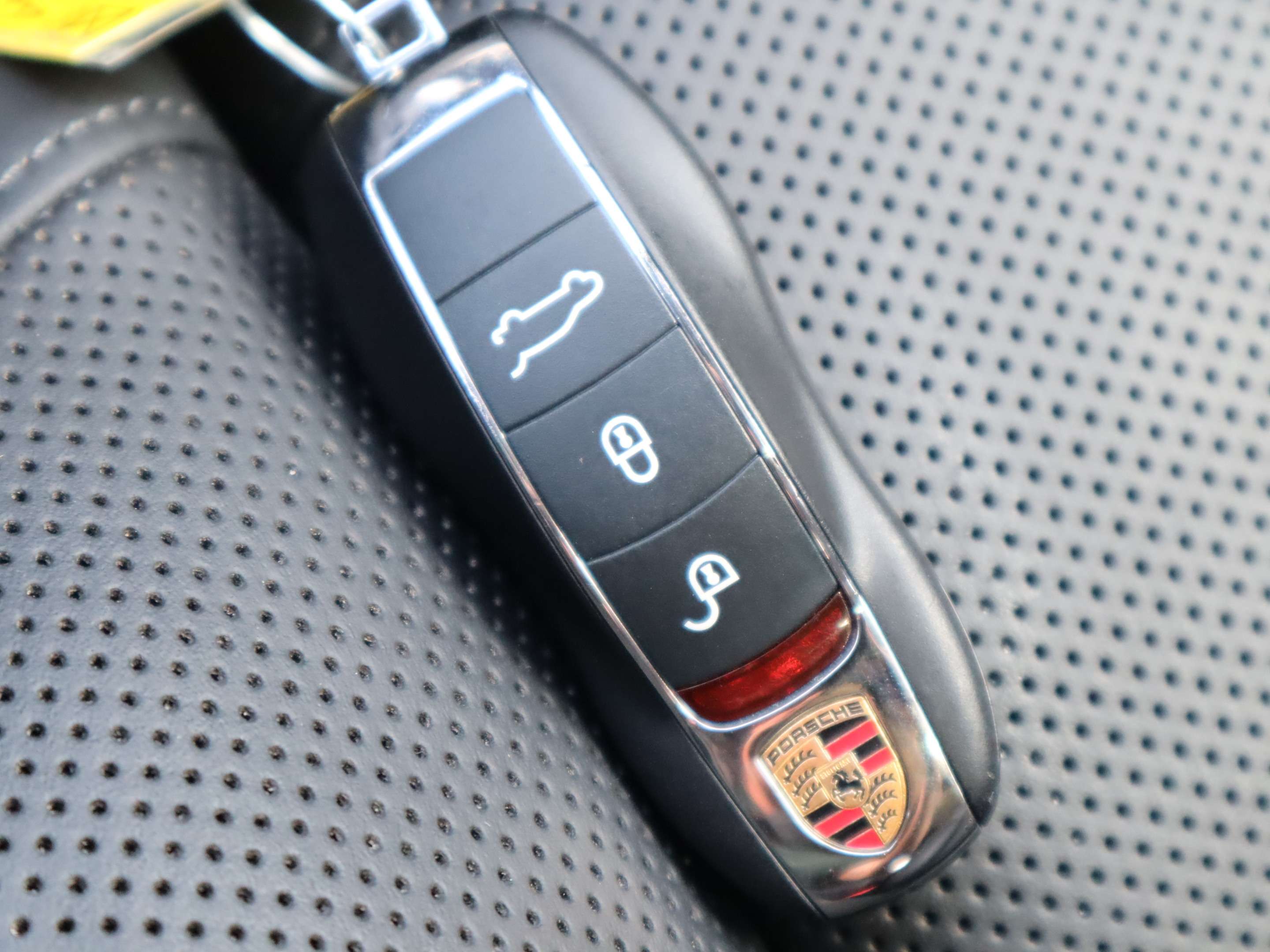 2018 Porsche Macan GTS thumb 37